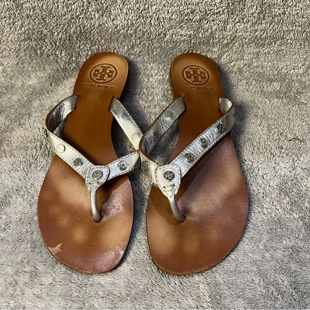 Tory Burch Silver Leather Riki Classic Flip-Flop Womens Sandals Size 7M